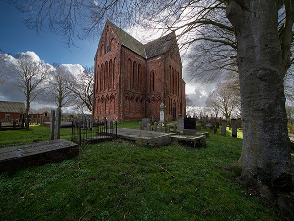 Kerk en kerkhof