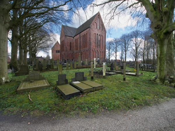 Kerk, toren en kerkhof